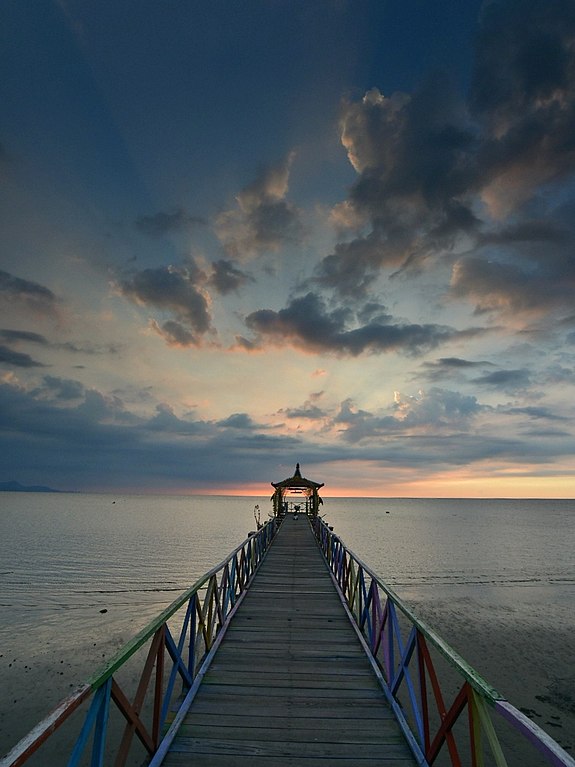 Wisata Situbondo_ Dermaga Kayu Pantai Pasir Putih Situbondo Jawa Timur Indonesia