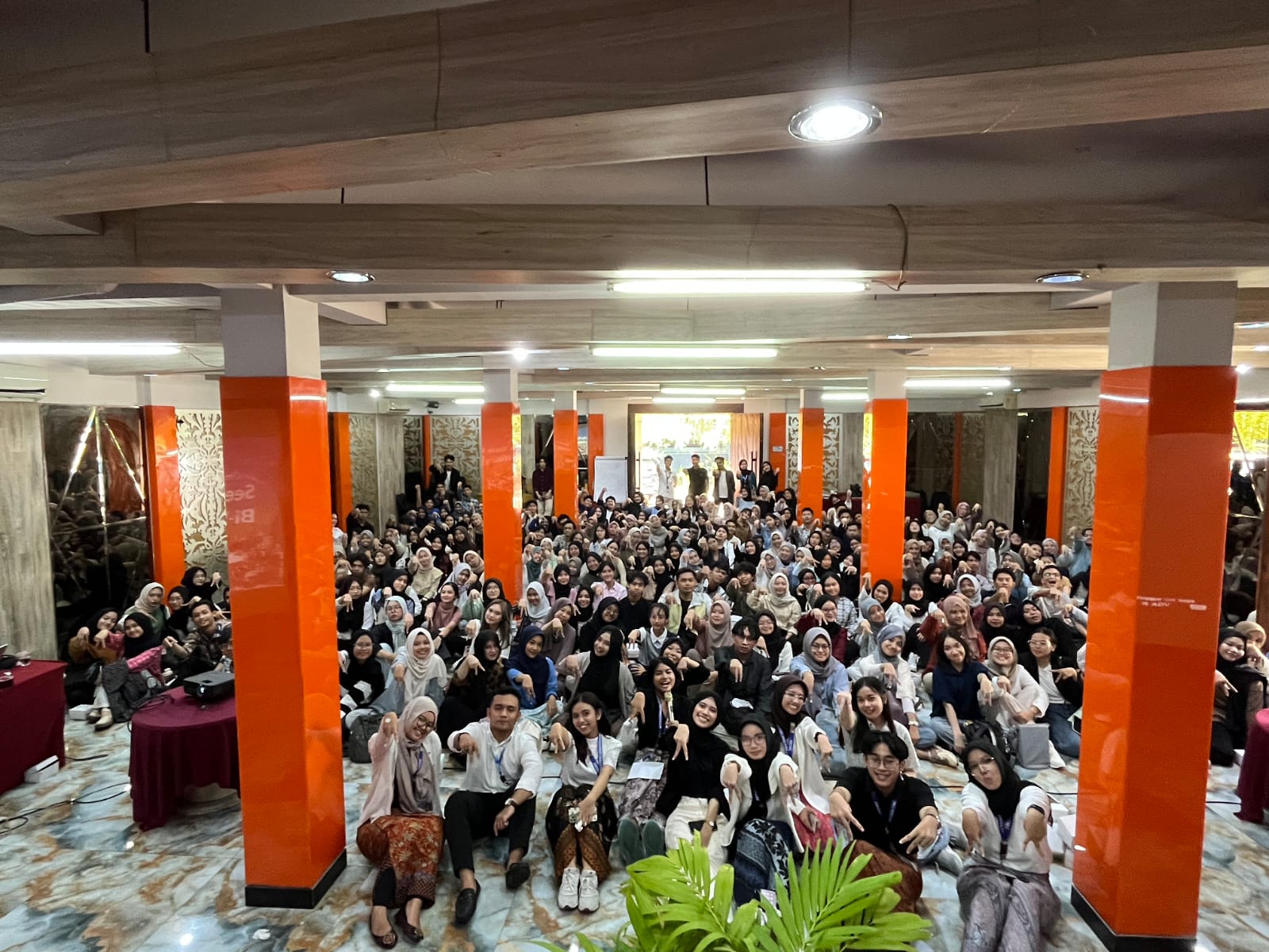 Dokumentasi kegiatan AIESEC Future Leaders Winter Peak by AIESEC in Semarang sesi Induction dengan tema “Our Story is About To Begin”