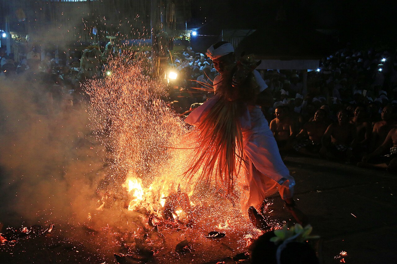 Tari Sanghyang Jaran merupaan tarian Sakral yang biasa dipentaskan pada upacara tertentu di sebuah Pura.
