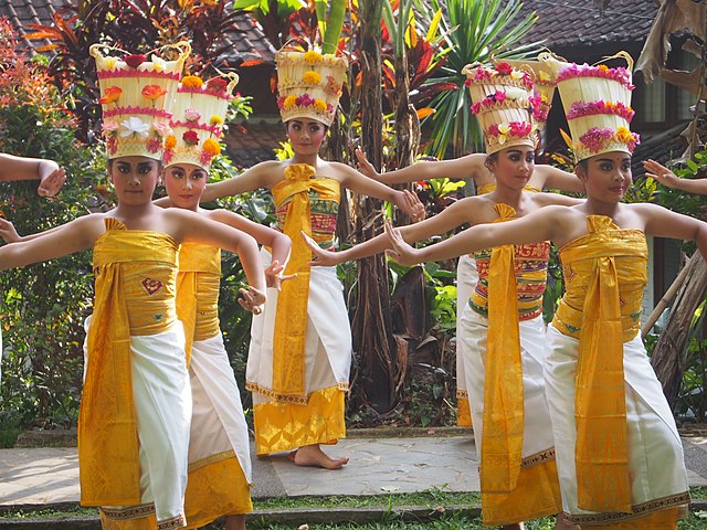 Photo by Puri Lumbung Cottages on Wikimedia Commons