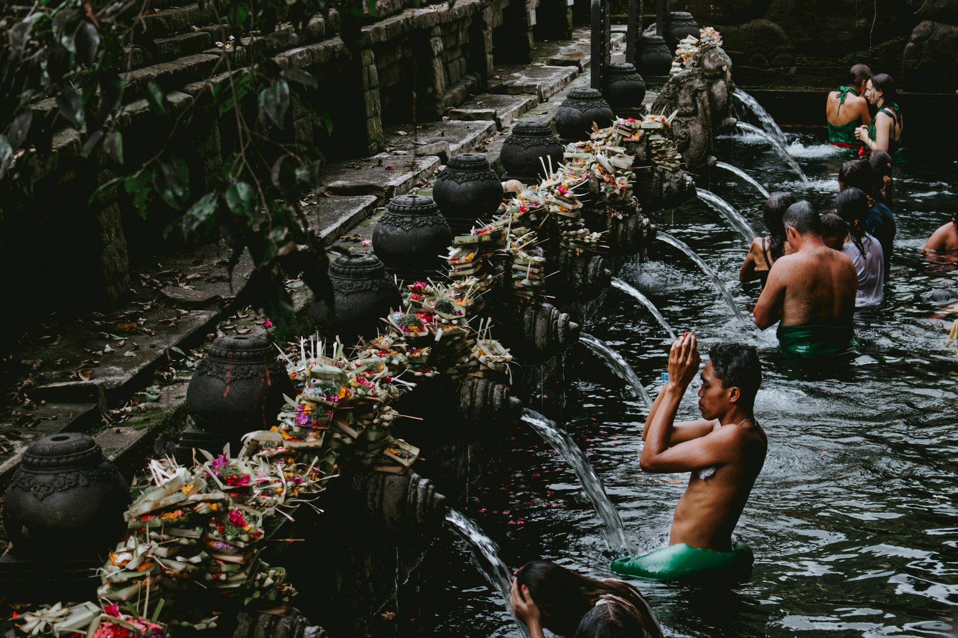 Pura Tirta Empul, salah satu lokasi paling diminati untuk melukat. Foto: Unsplash (Florian GIORGIO).