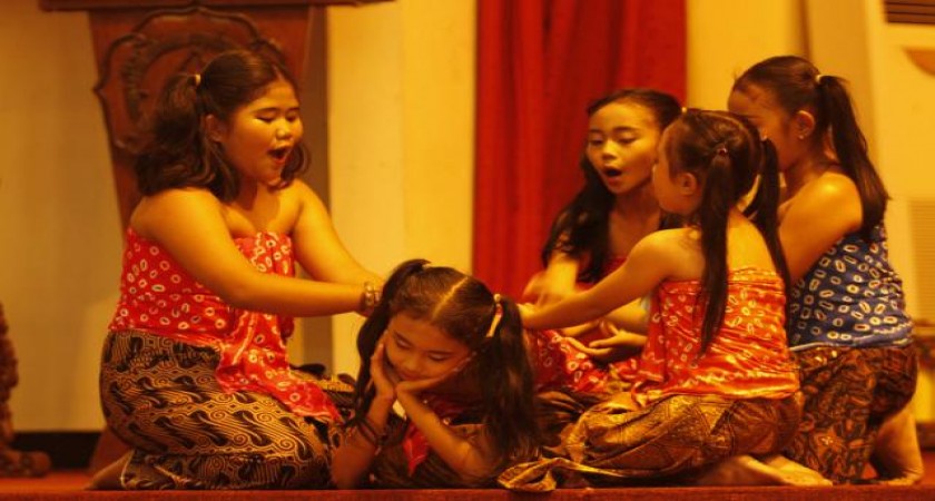 Gambar Permainan Tradisional Indonesia Cublak Cublak Suweng