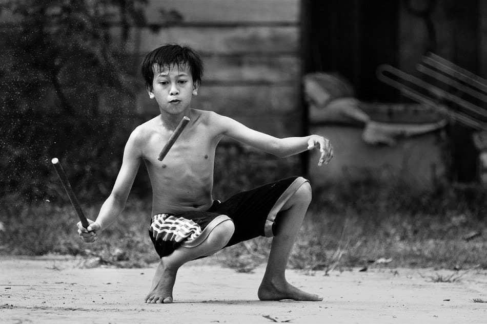 Gambar Permainan Tradisional Indonesia: Patok Lele