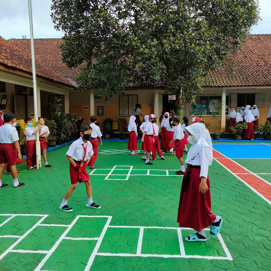 Gambar Permainan Tradisional Indonesia: Engklek