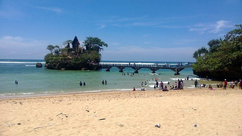 Pantai Balekambang
