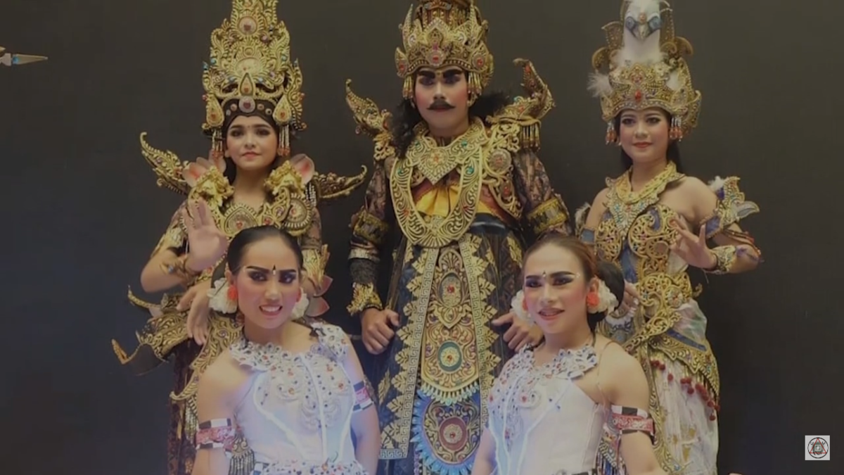 Pertunjukan Sanggar Seni Pancer Langiit Bali