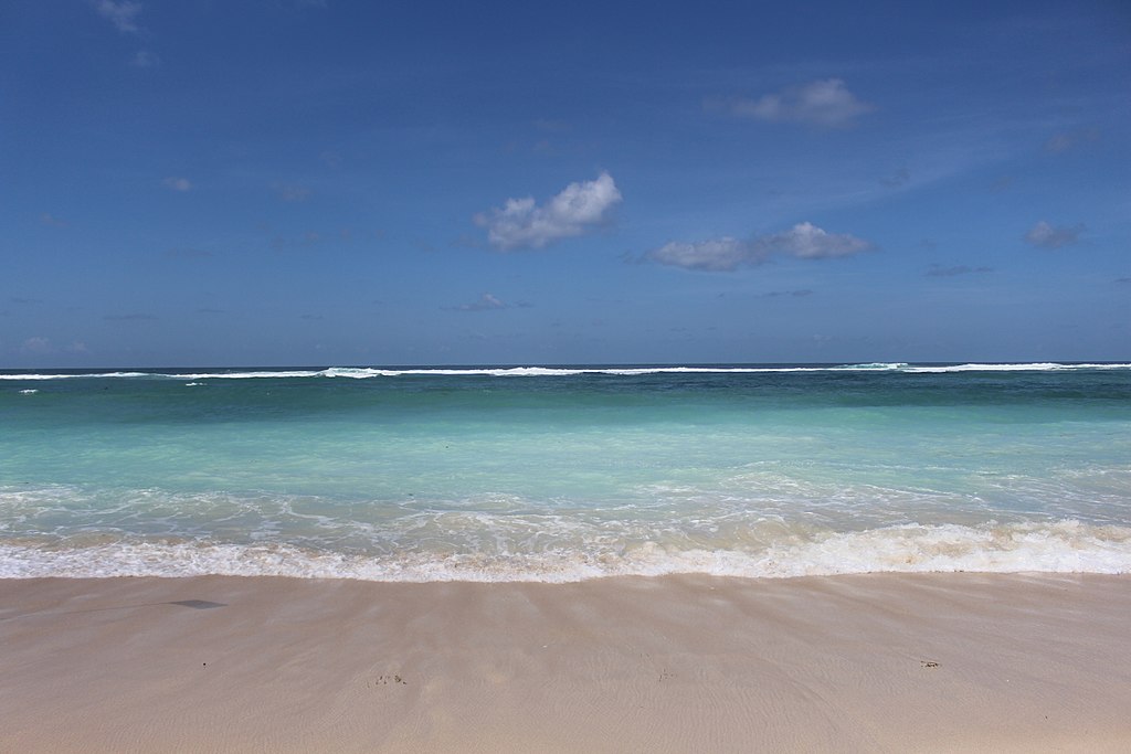 Gambar pantai hanya ilustrasi. (Wikimedia Commons/Riska Diamitri)