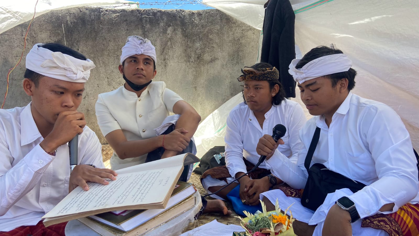 Pelestarian Kakawin melalui mababasan oleh generasi muda