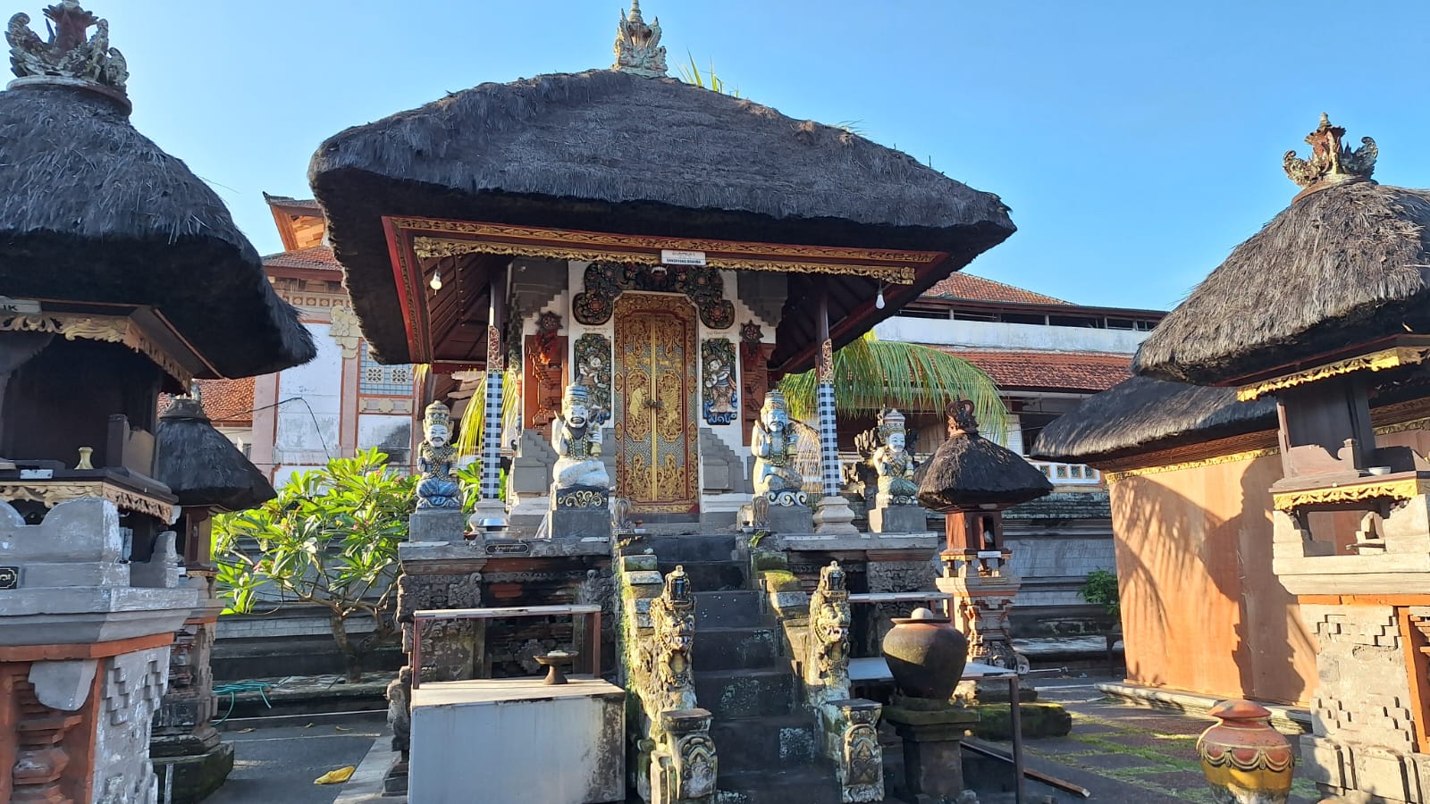 Palinggih Gedong Desa sebelum mengalami pemugaran. Foto: Dokumentasi Pribadi