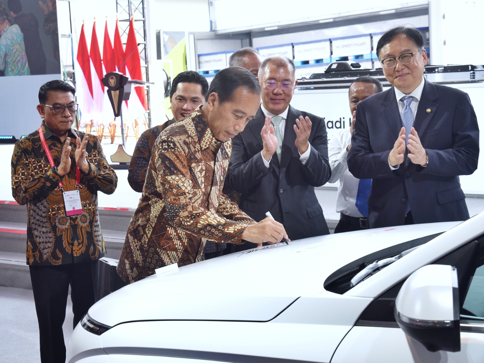 Presiden Jokowi saat meresmikan pabrik baterai kendaraan listrik pertama di ASEAN (Setkab RI)