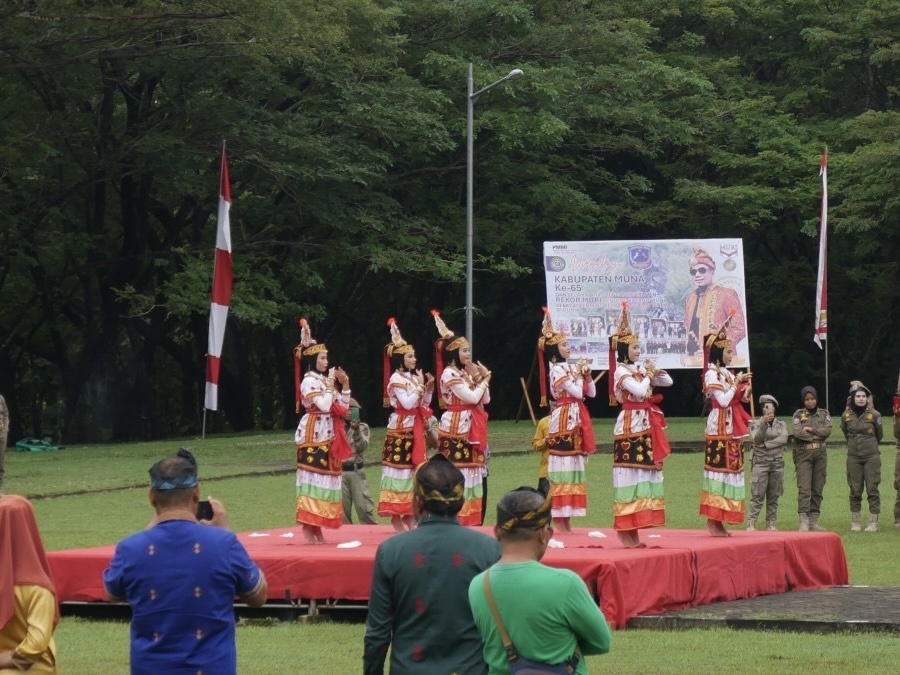 HUT Kabupaten Muna dimeriahkan dengan Tari Linda (Sumber: Dokumentasi Pribadi)