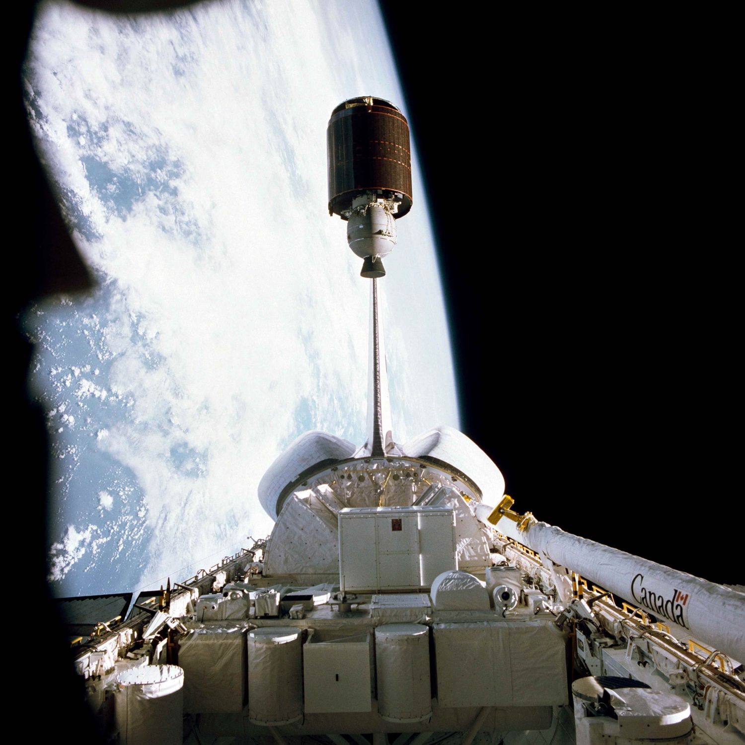 Peringatan Hari Satelit Palapa B1