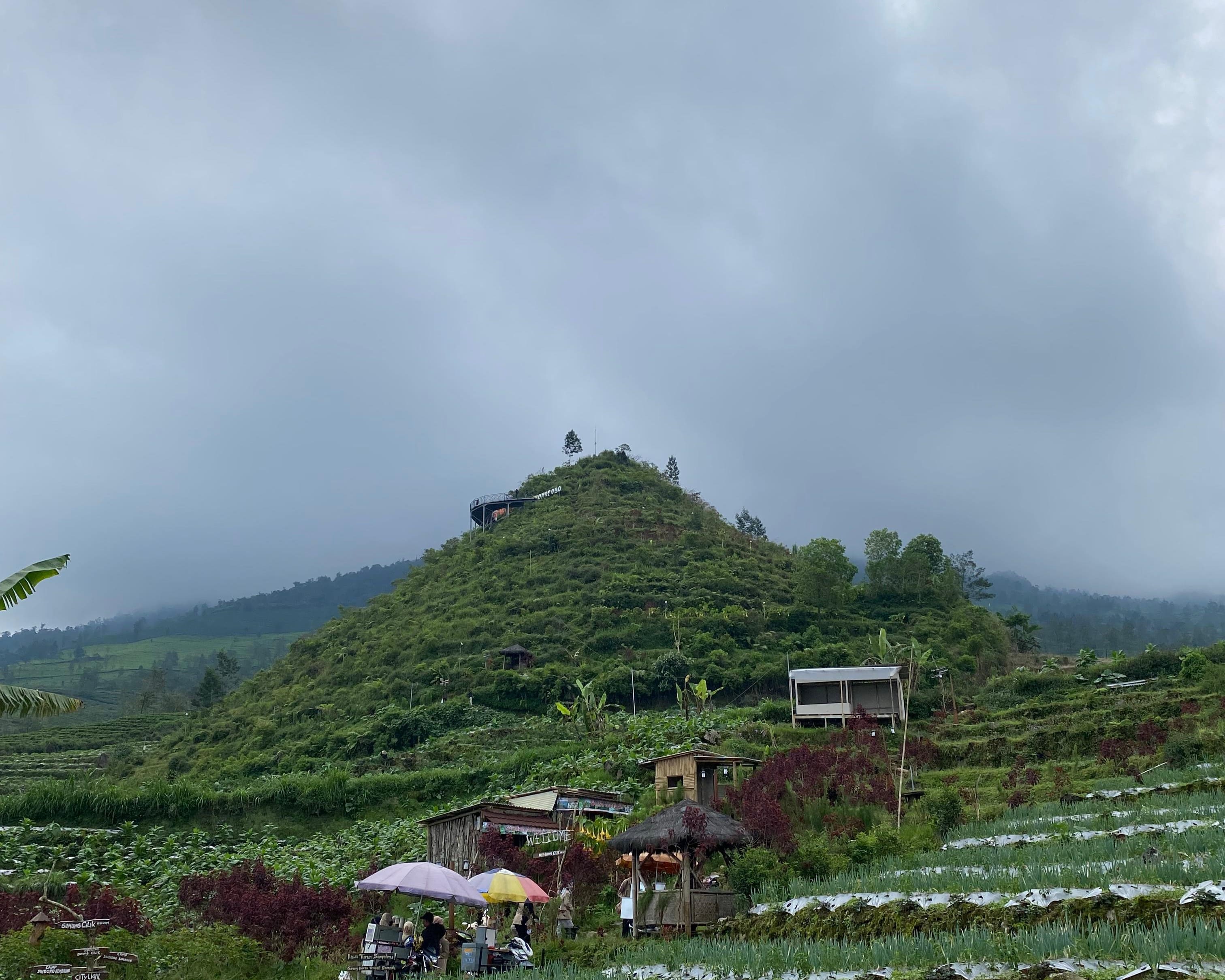 View Gunung Cilik dari bawah / Courtesy : Tim Penulis
