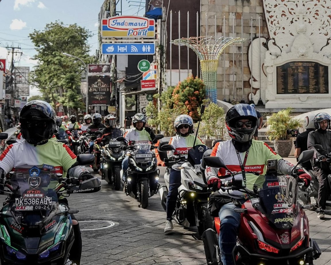 Parade motor bersama berbagai klub motor Bali | @VR46RacingTeam on X