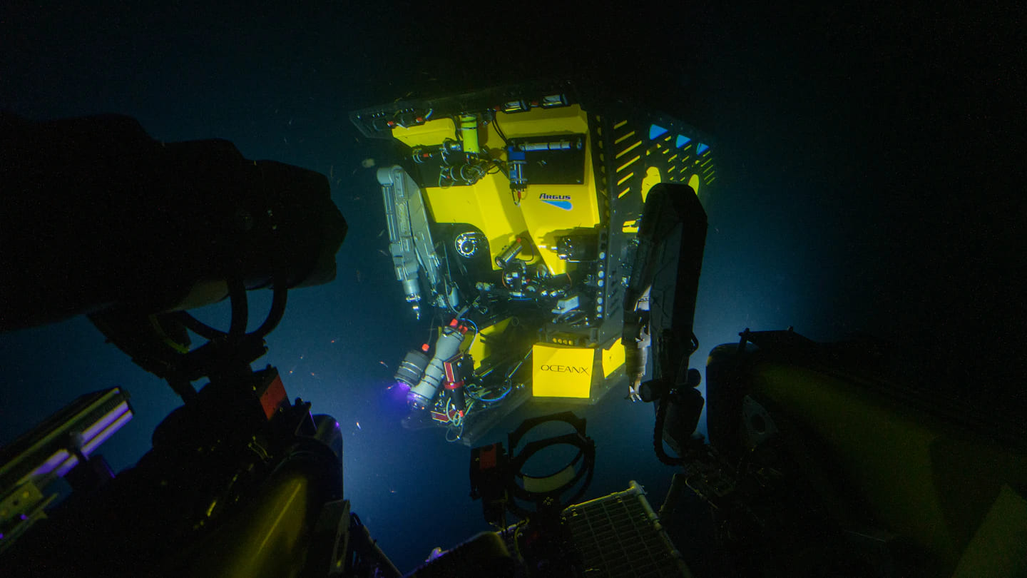 ROV saat meneliti lautan dalam | OceanX