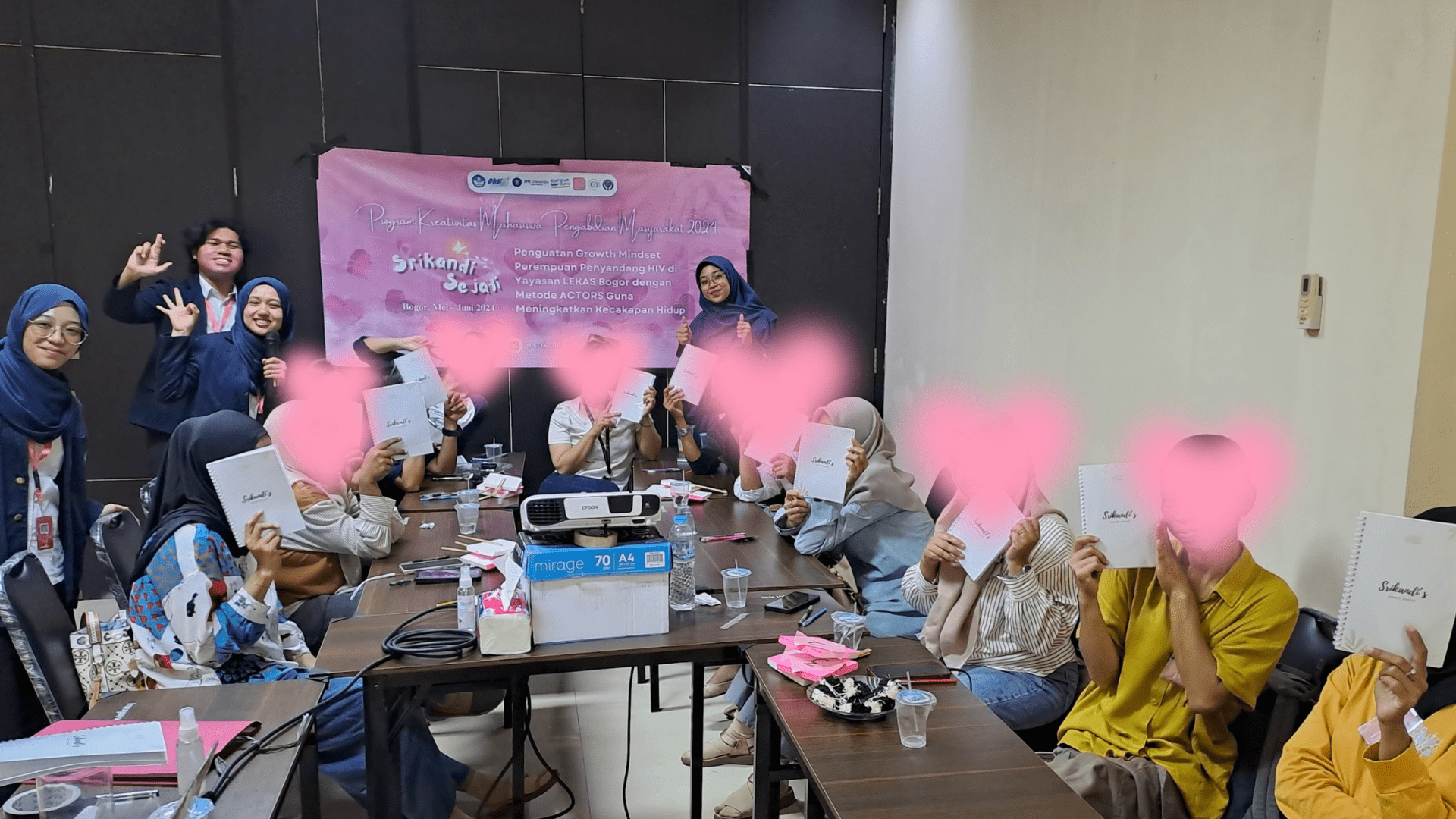 Mahasiswa melakukan pemberdayaan perempuan penyandang HIV