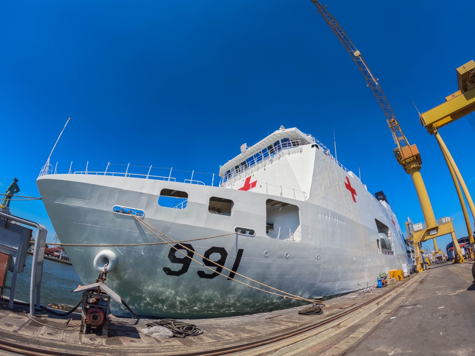 Kapal kemanusiaan/PT PAL