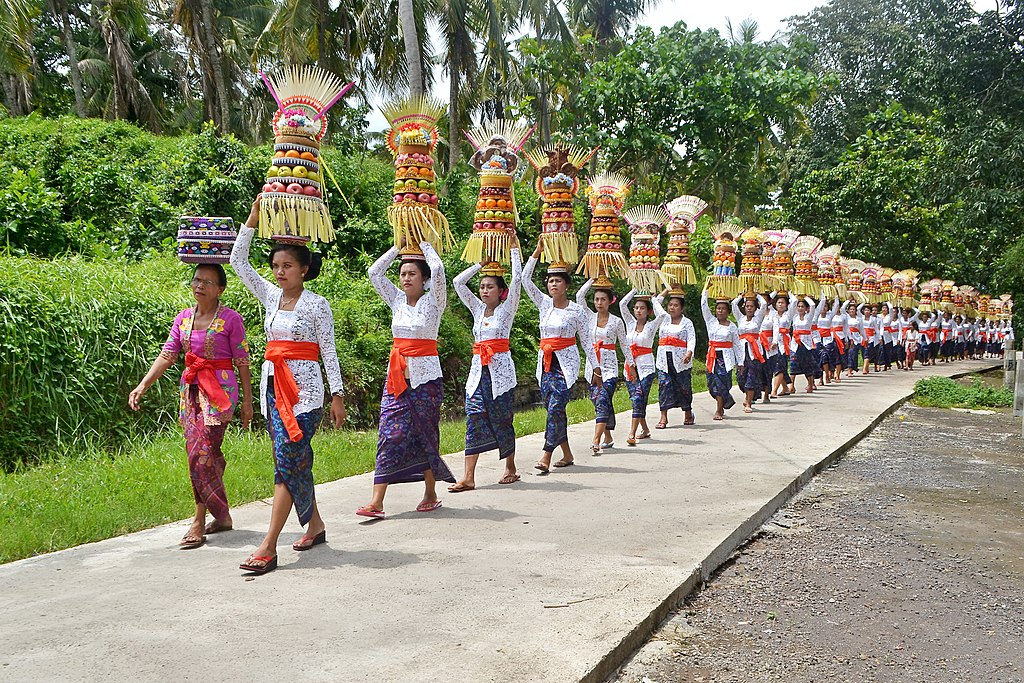 Kebaya Bali. Source: Wikimedia Commons (Andika Panendra)