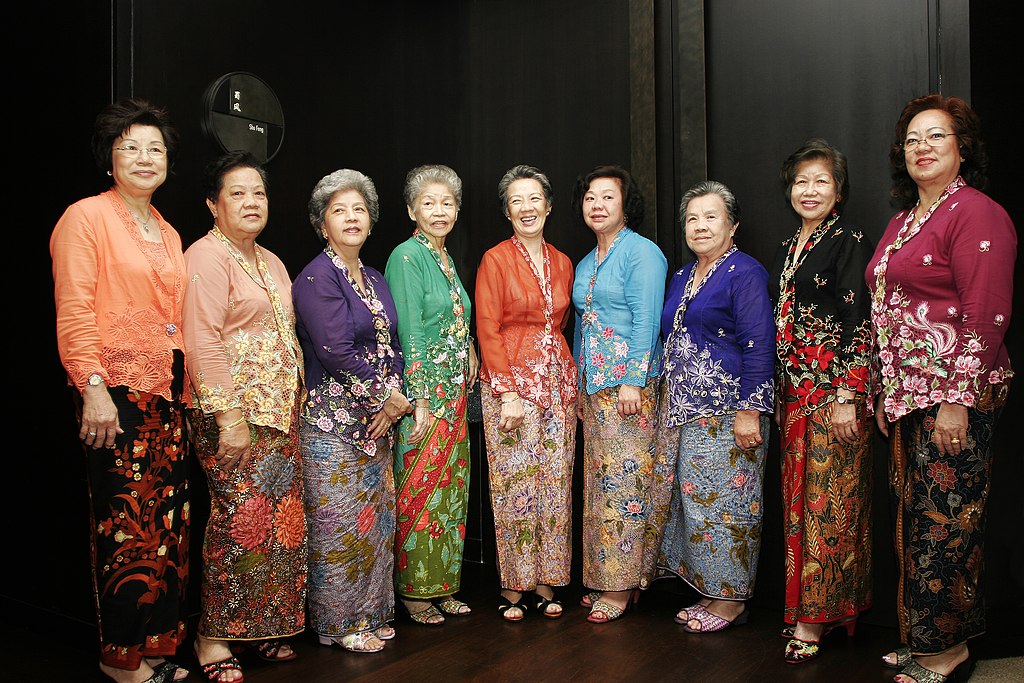 Kebaya Encim. Source: Wikimedia Commons (Jamieson Teo from Singapore, Singapore)