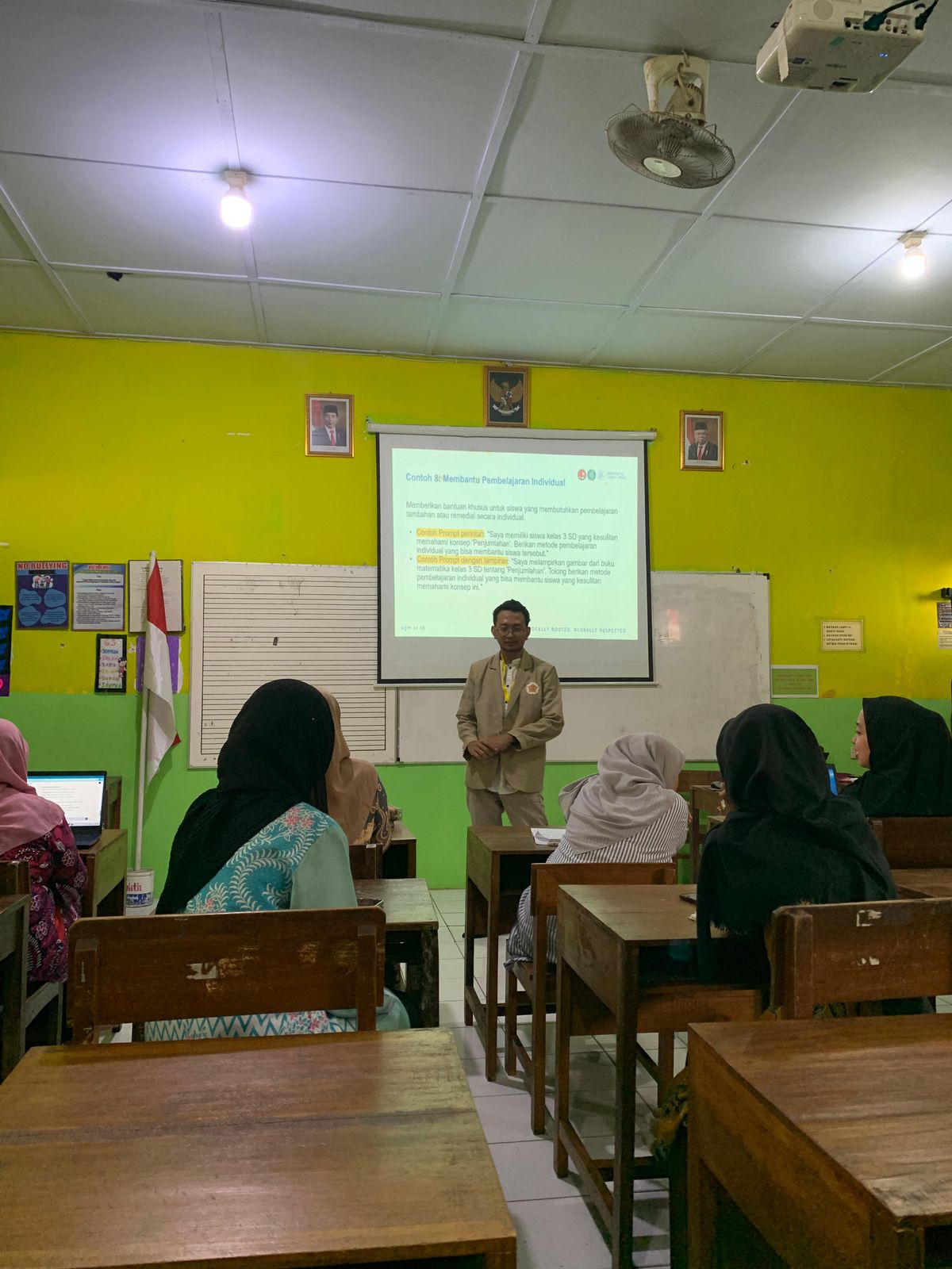 Pemaparan mengenai AI dan ChatGPT oleh Mahasiswa KKN-PPM UGM Adhinatha Ngemplak 2024