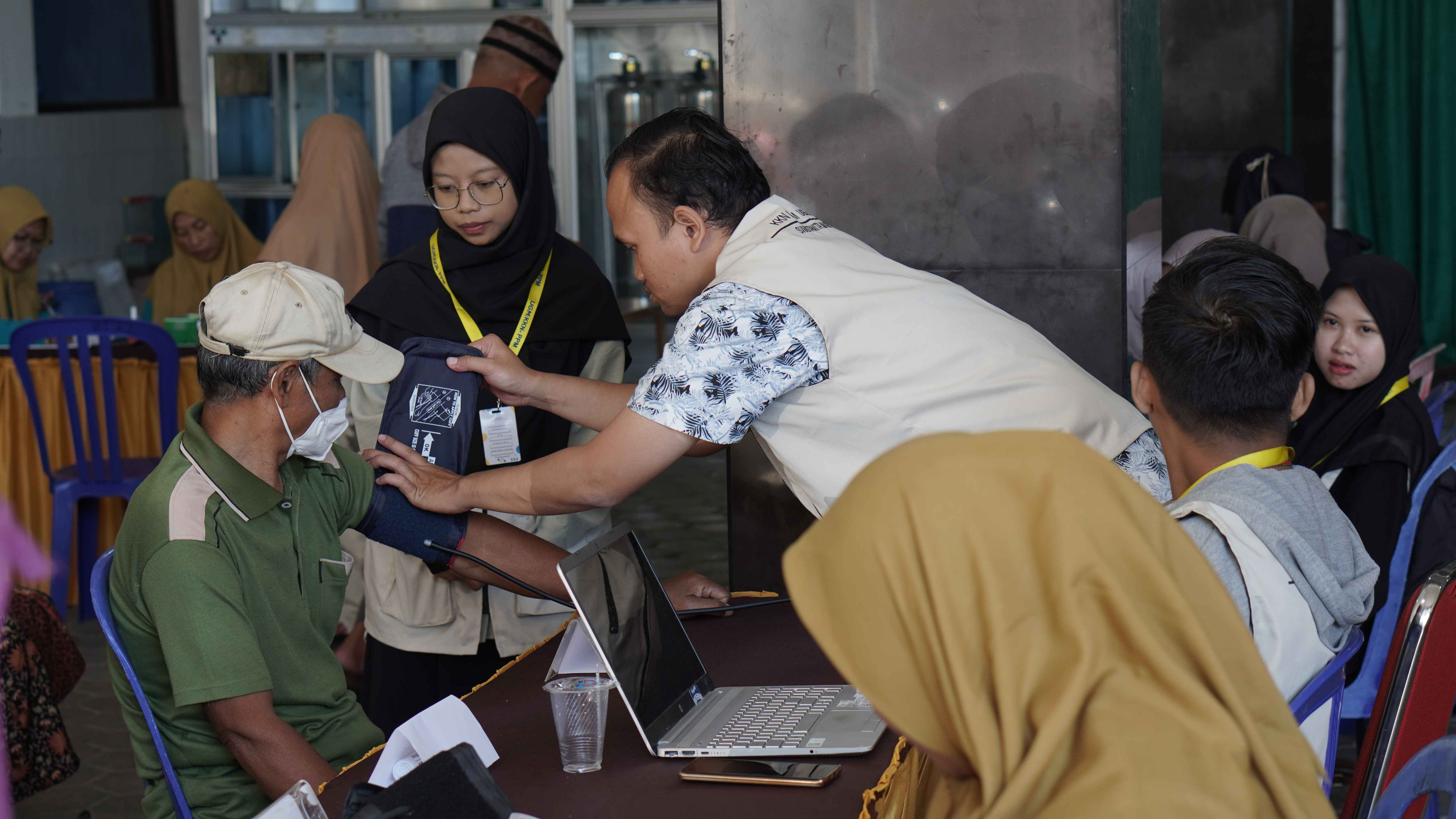 Kegiatan Posbindu KKN-PPM UGM x PMI Kabupaten Magetan