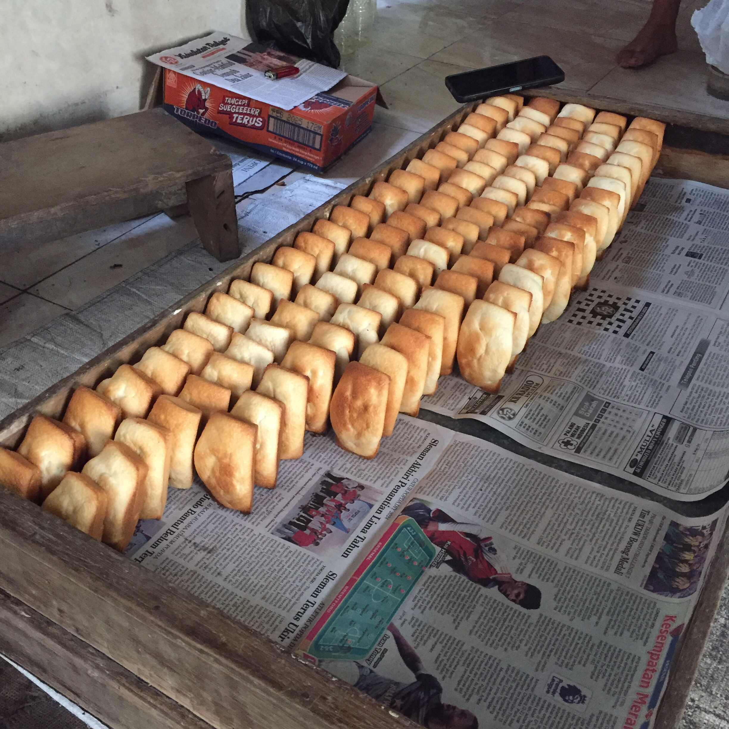 (Roti Kelombeng Khas Kulonprogo) (Sumber:Dokumentasi Pribadi)