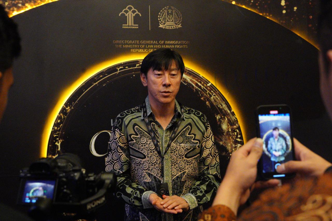 Shin Tae Yong setelah menerima Golden Visa | KemenPANRB