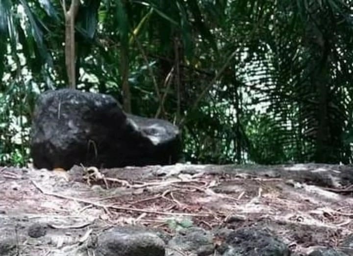 Batu kursiSumber: Joksan Samatara