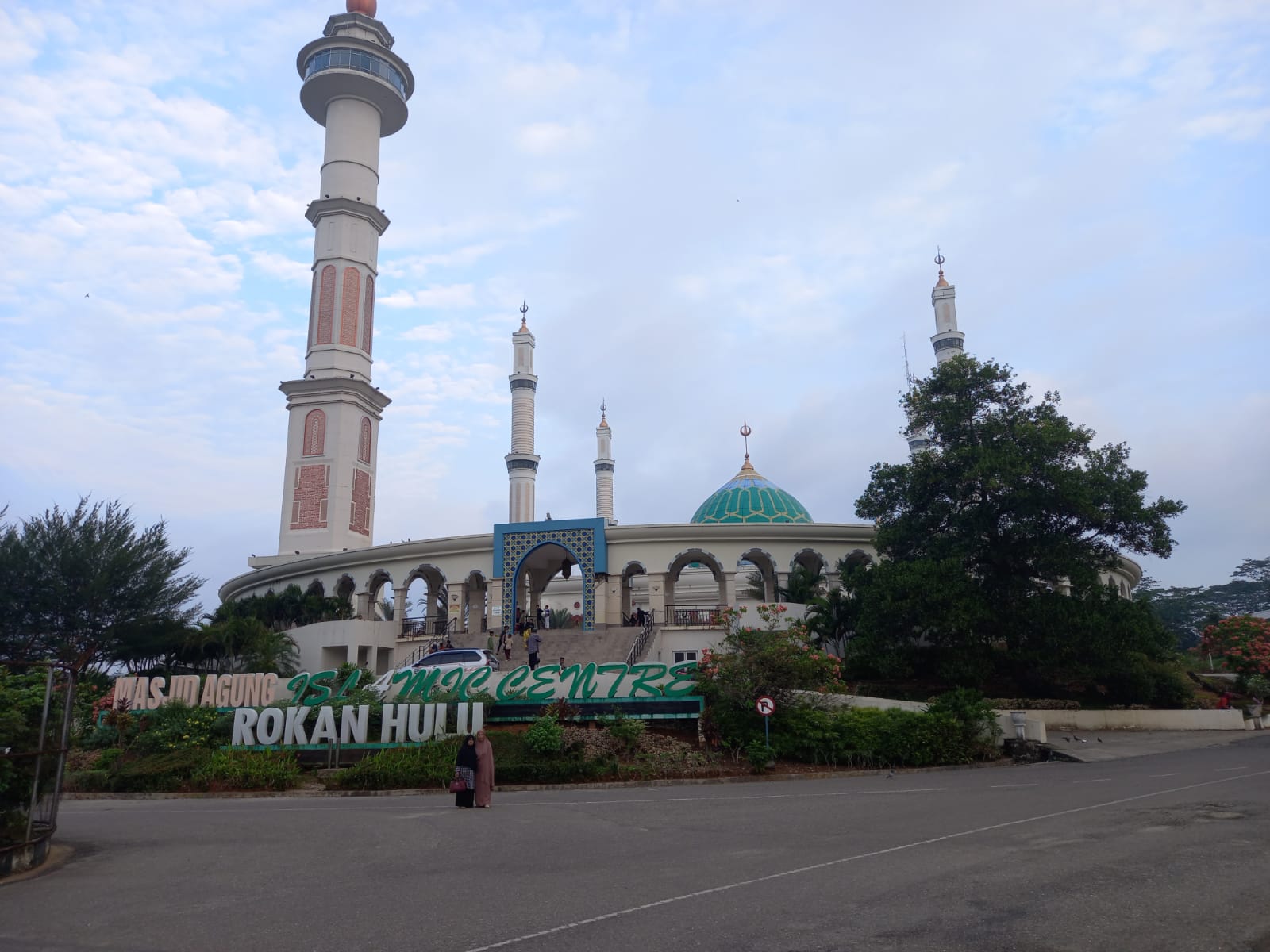 Masjid Agung Madani Islamic Center di Pasir Pengaraian