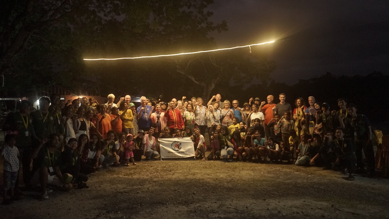 Menikmati sore dan kelapa di Ohoi Disuk