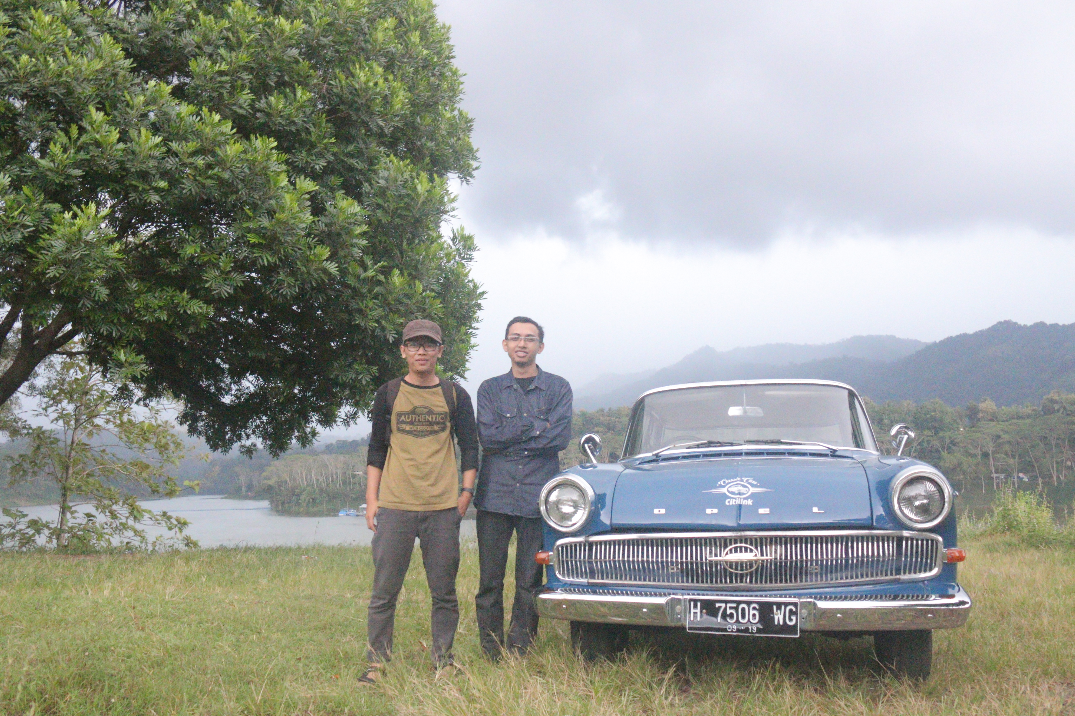 (Bersama si Mbah Opel di Waduk Sermo)