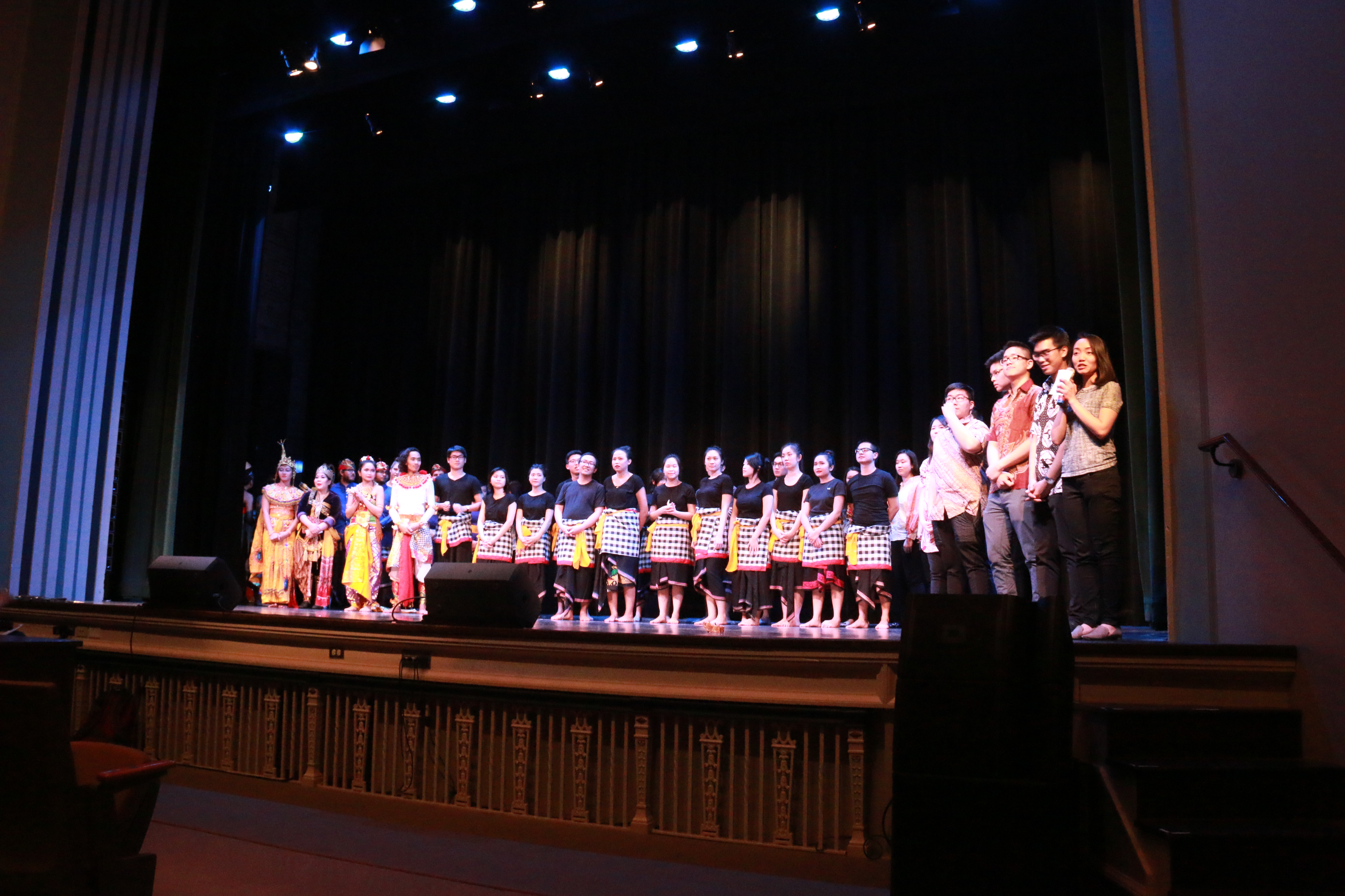 Kecak Dance Closing Ceremony (sumber gambar: Paulina Ongkowijoyo)