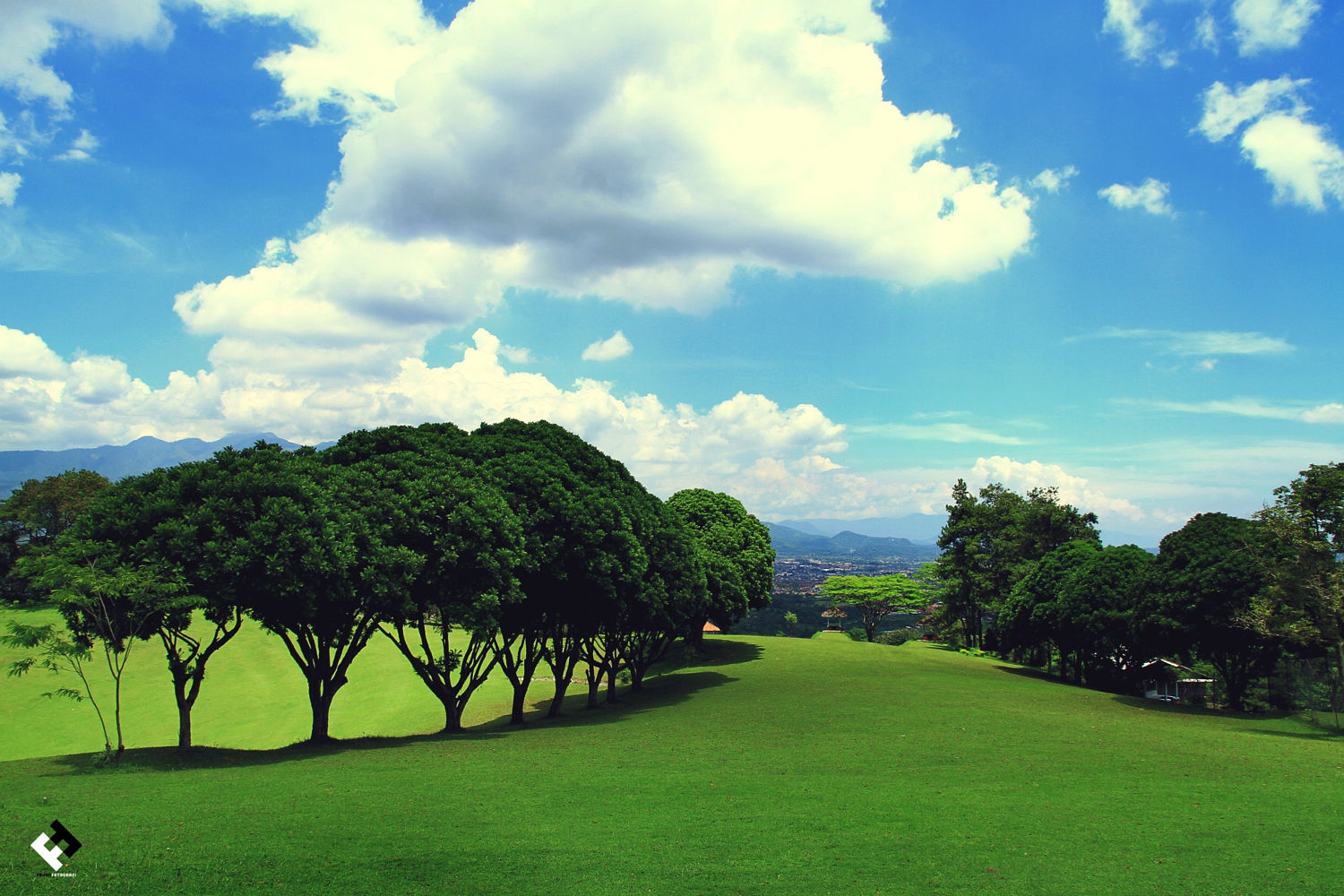 (Ngamplang, Garut via 500px.org)