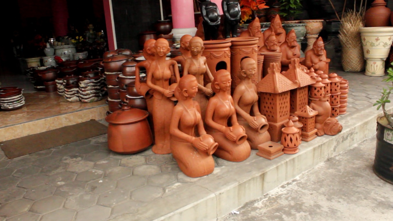 Patung Gerabah Kasongan (Foto: Bagus DR/GNFI)