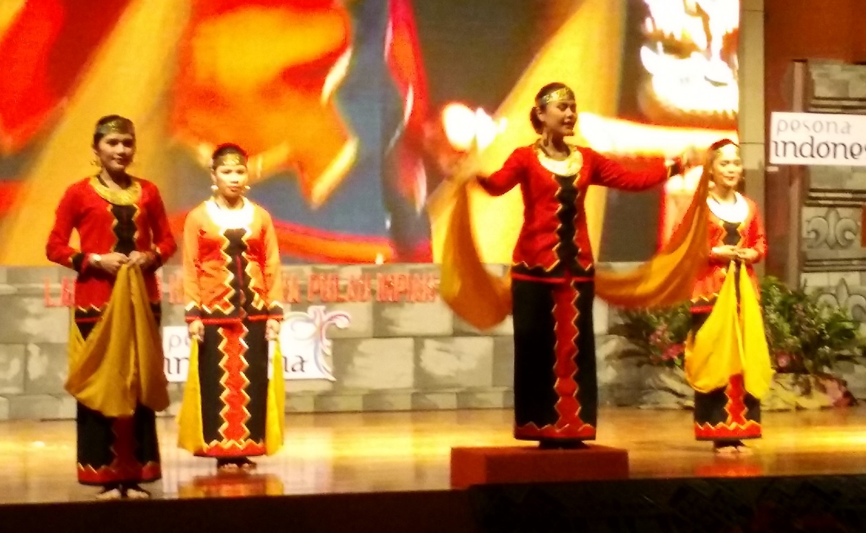 Penampilan Tari Maena saat peluncuran Nias Pesona Pulau Impian 2/6/2016 (Foto: Bagus DR/GNFI)