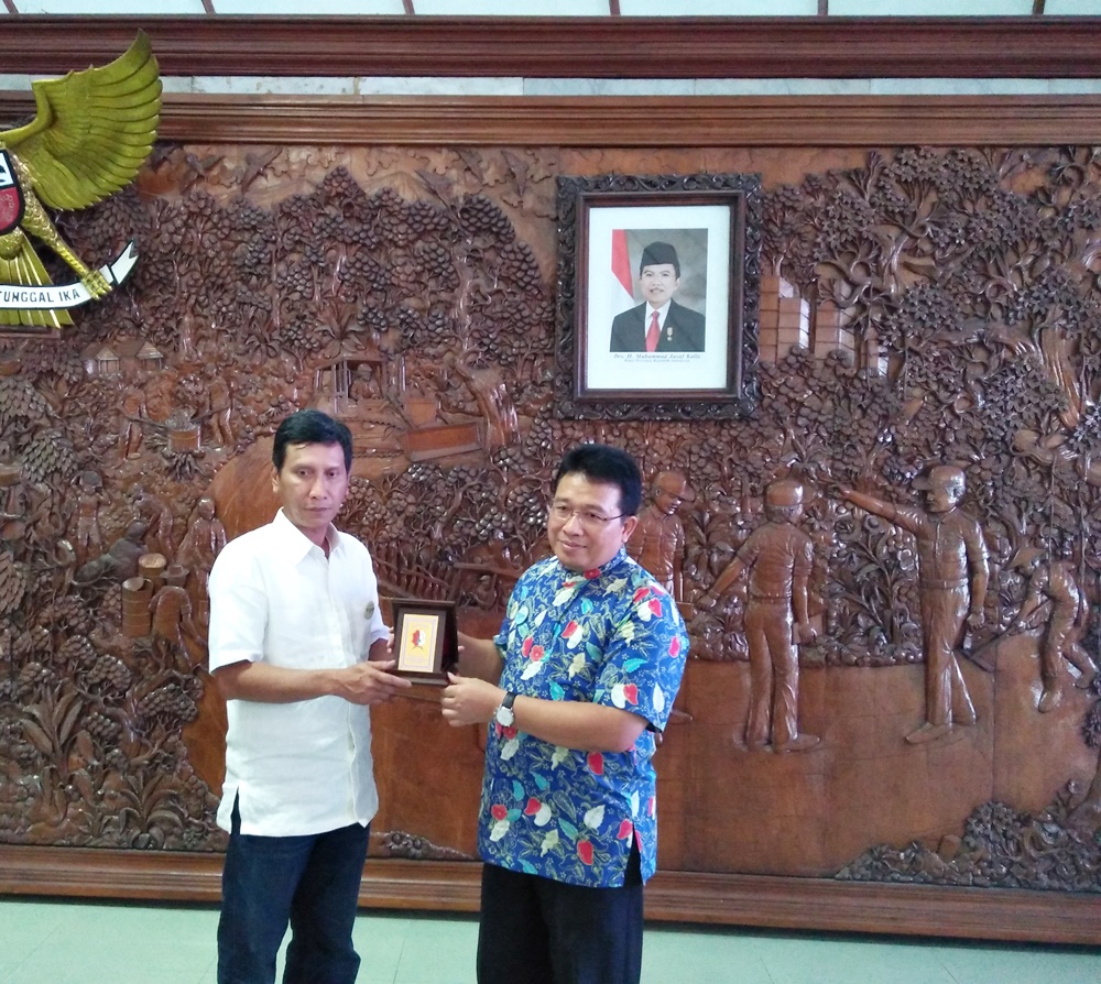 Bupati Bojonegoro Suyoto dan Direktur Bisnis Korporasi BNI Herry Sidharta (dokumentasi pribadi)