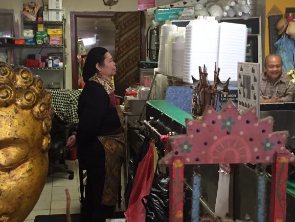 Suasana Hardena Waroeng Surabaya (philadelphianeighborhoods.com)
